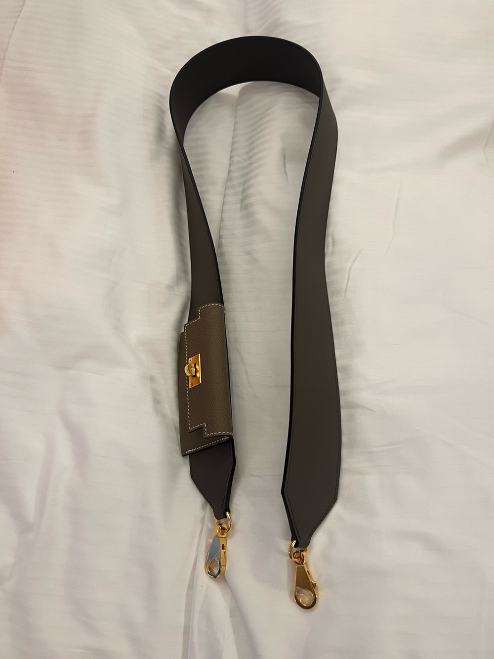 Hermes Kelly pocket strap Etain with etoupe GHW pocket .bnib full set